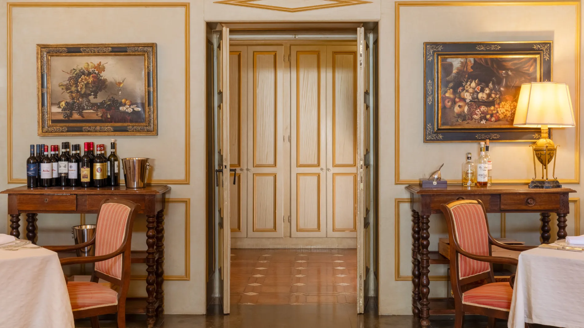 Restaurant detail with Tuscan wines, dressed tables and classic charming interiors - La Collegiata, BZAR hotels in Tuscany