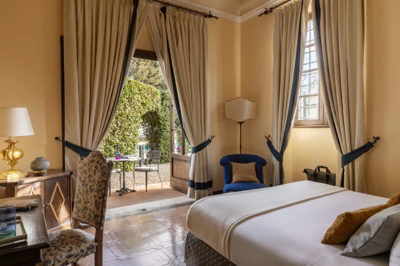 Elegant superior room with double bed, dramatic curtains and private patio access in San Gimignano - La Collegiata, BZAR hotels in Tuscany
