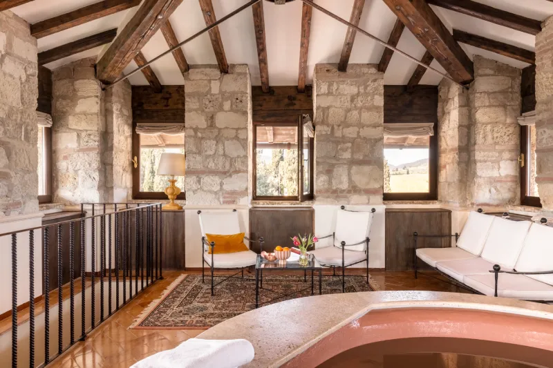 Tower Suite with panoramic lounge area, whirlpool tub and views over the hills near San Gimignano - La Collegiata, BZAR hotels in Tuscany